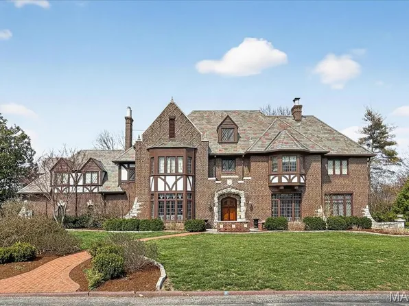 66 Lake Forest Dr, Saint Louis, MO 63117