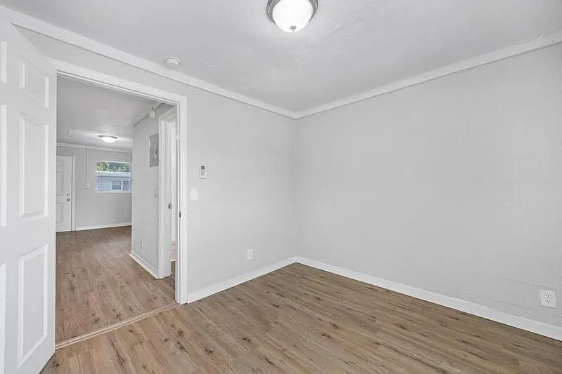 2146 Inwood Ter — Photo 4