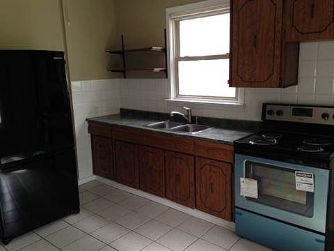 5th image of 267 Curry Ave