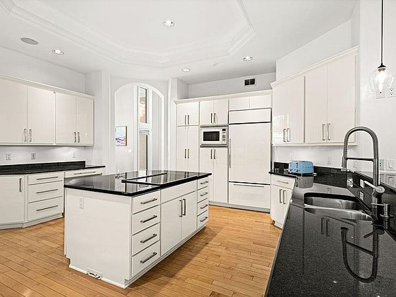 3rd image of 560 Marshall St