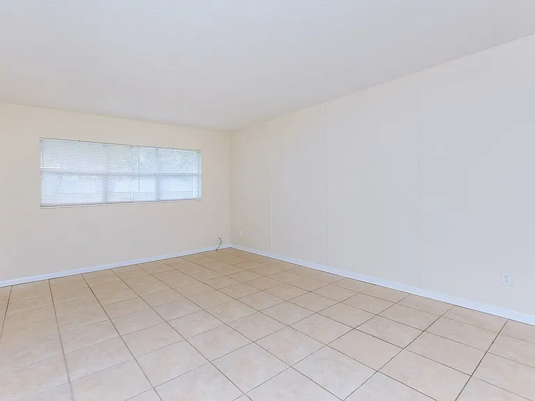 Rolling Hills Apartments — Photo 23