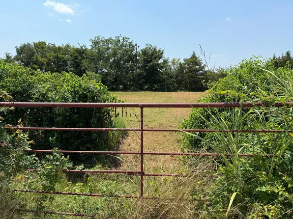 2318 E 2070th Rd, Hugo, OK 74743