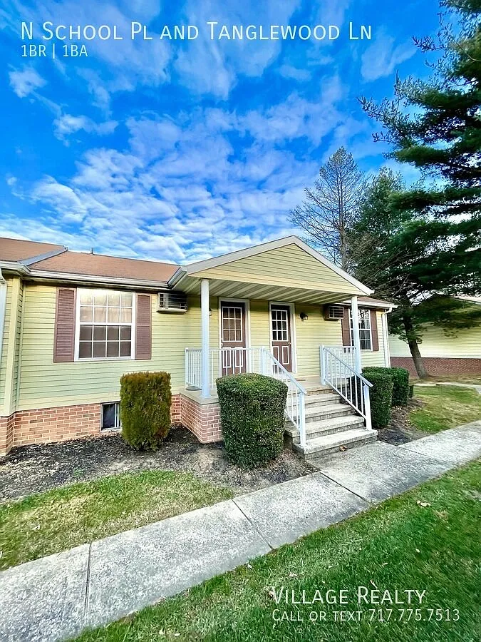 Top Floor! End-unit! Roomy 1-Bed with A/C, Private Entrance, & Off-Street Parking! — Photo 4