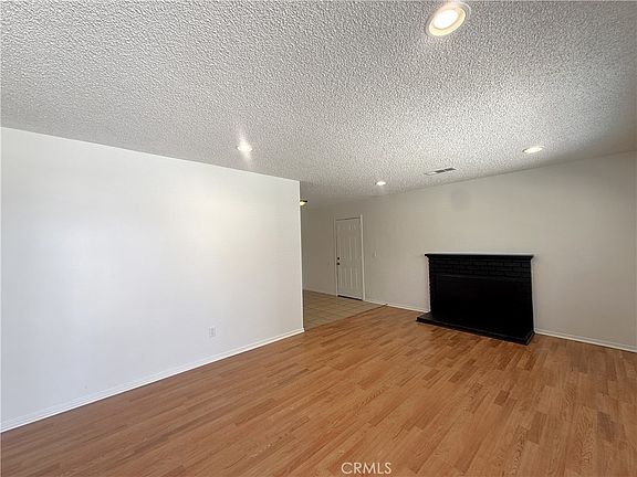 3rd image of 490 Avignon Ct