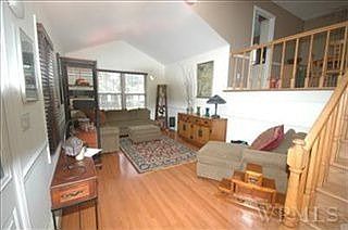 4th image of 22 Beekman Ave