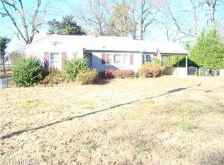 208 Royal Oaks St, Thomasville, NC 27360