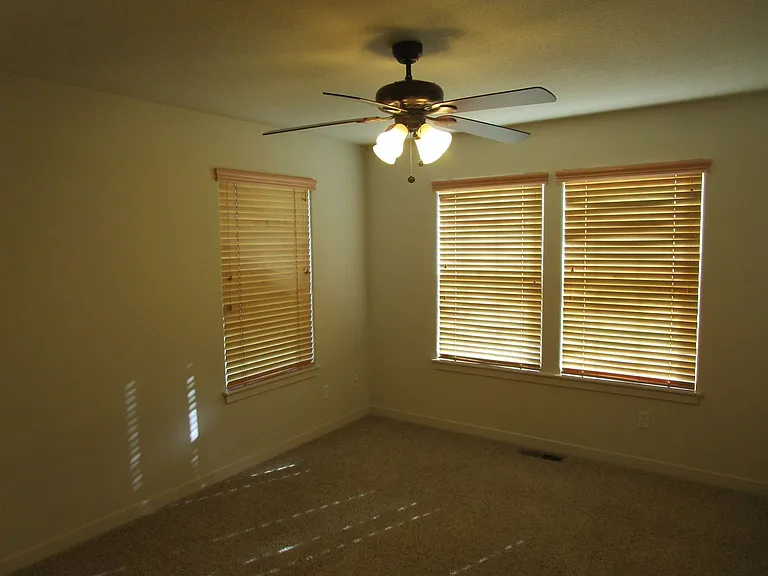 534 NE Brookstone Dr — Photo 7