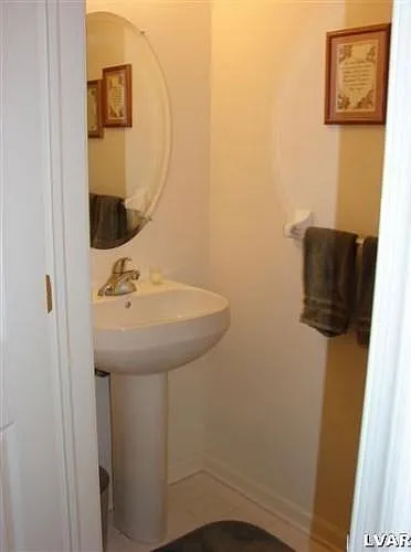 974 Nittany Ct — Photo 2