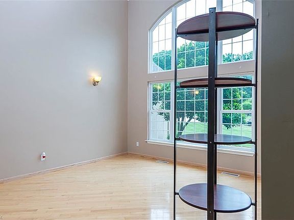 5th image of 5714 Loripat Dr