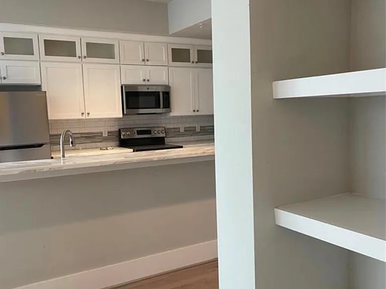 2727 Houston Ave #205 — Photo 9