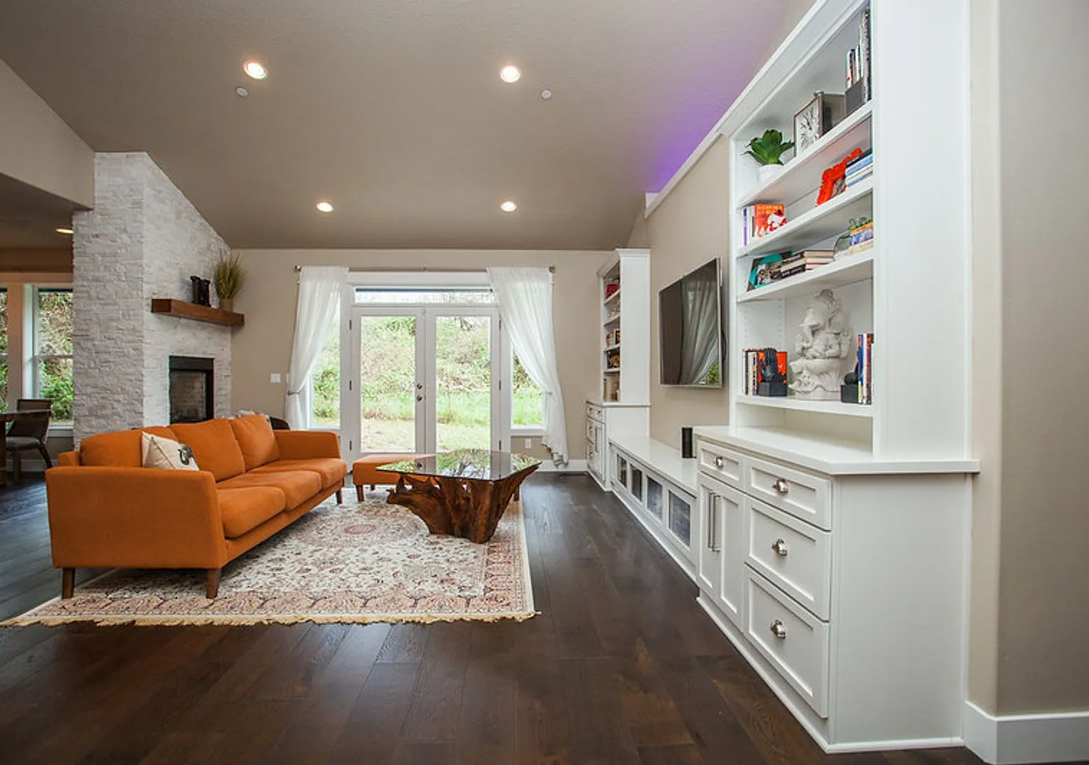 Custom Hillsboro Ranch with Gourmet Kitchen, Dual Fireplaces & Upgraded Finishes! — Photo 4