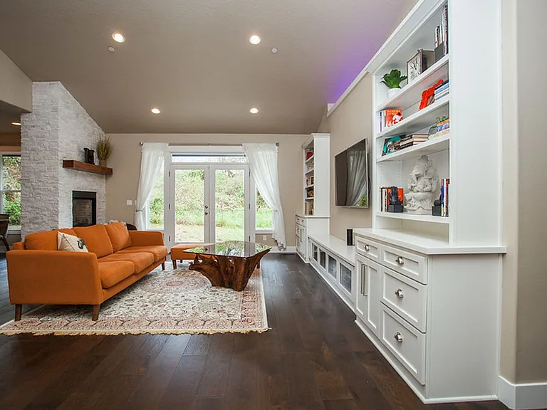 1181 NW Jackson St — Photo 4