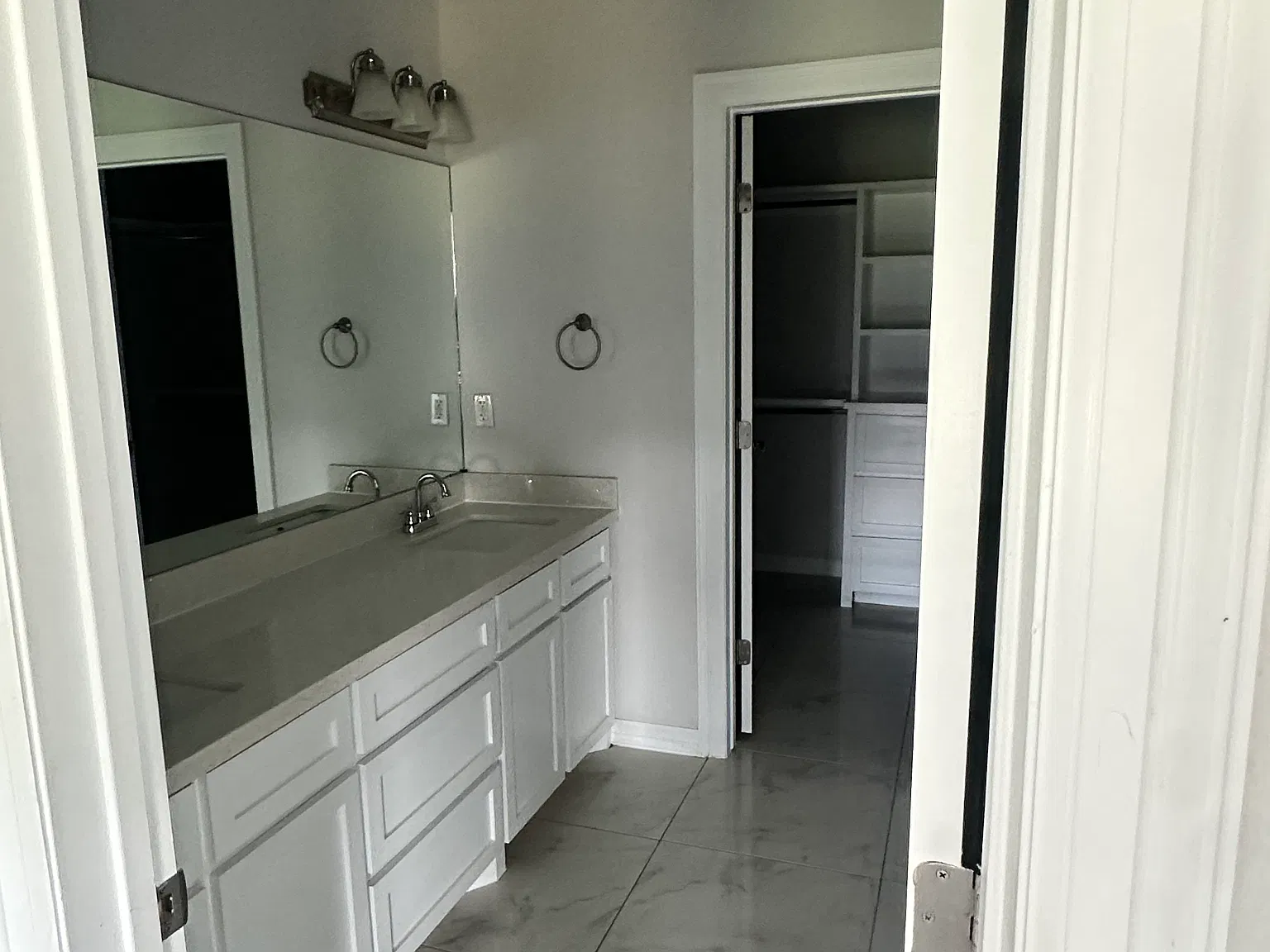 3 bed, 2.5 bath, 1650 sqft, $1,900 — Photo 2