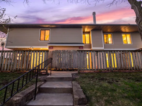 1241 Wagon Wheel Rd, Hopkins, MN 55343