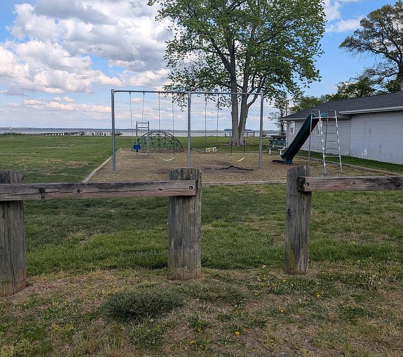 2nd image of 128 Long Point Rd