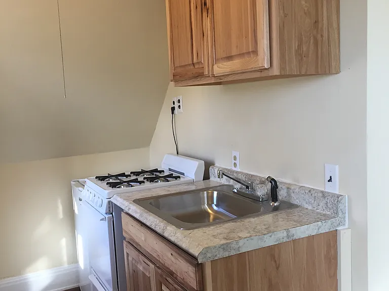 1317 E 2nd St #4 — Photo 6