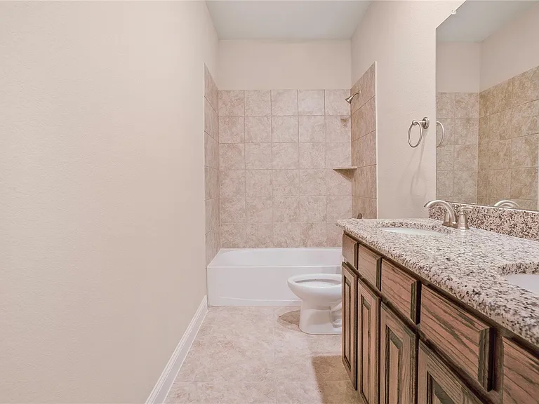 276 Goliad Trl — Photo 4