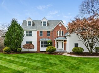 15 Valley Stream Dr, Cumberland, RI 02864