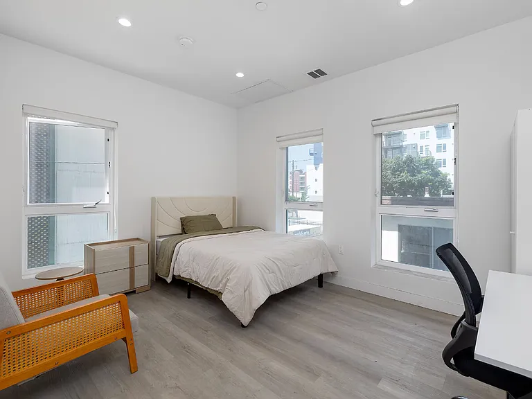 1815 W Adams Blvd — Photo 6