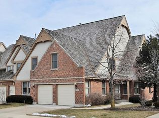 2533 Windrush Ln, Northbrook, IL