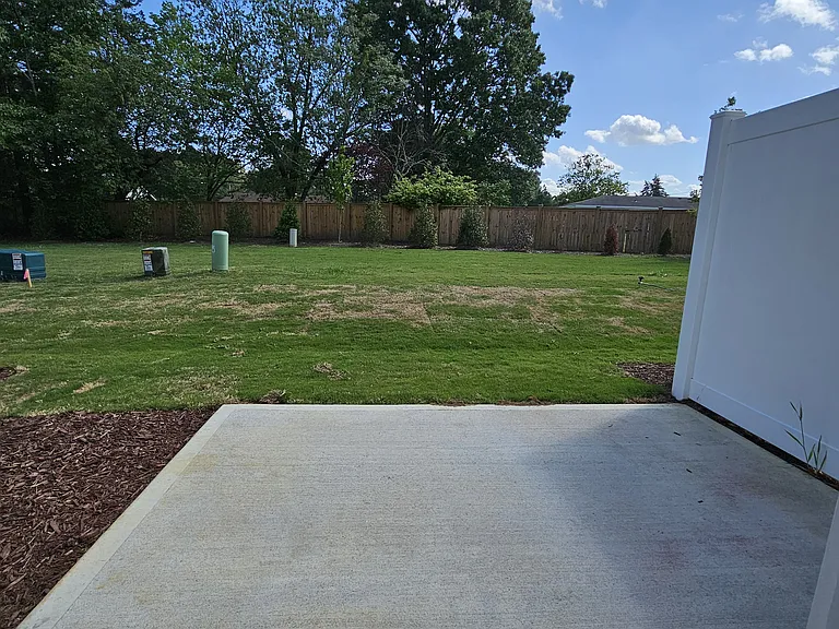 270 Paramount Dr — Photo 14