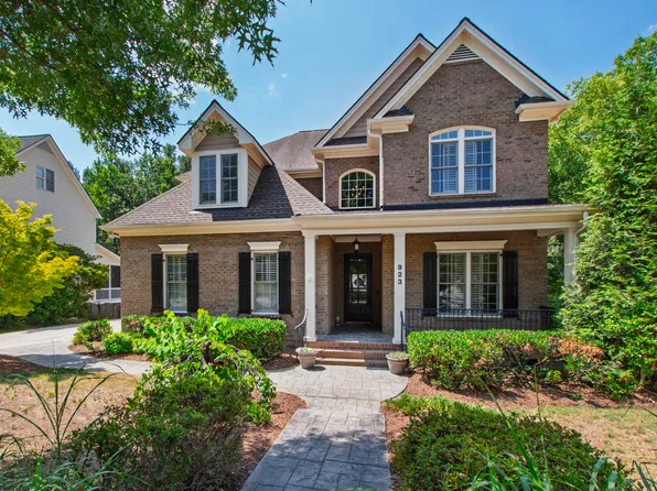 923 Dominion Hill Dr, Cary, NC 27519