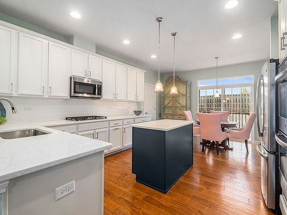 4th image of 2502 Huntleigh Ln #805