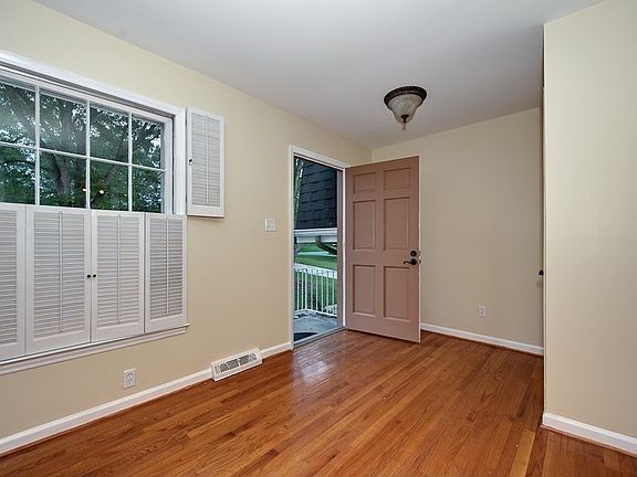 5th image of 7018 Edenbridge Ln