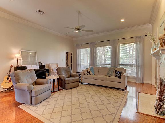 4th image of 303 Field Crest Pkwy