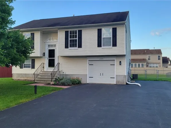 5328 Jillian Ln, Brewerton, NY 13029