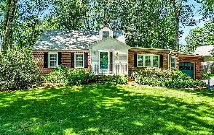 4 bed, 2.5 bath, 1830 sqft, $4,950 — Photo 1