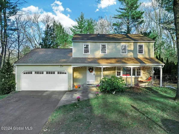 9 Yorkshire Terrace, Clifton Park, NY 12065