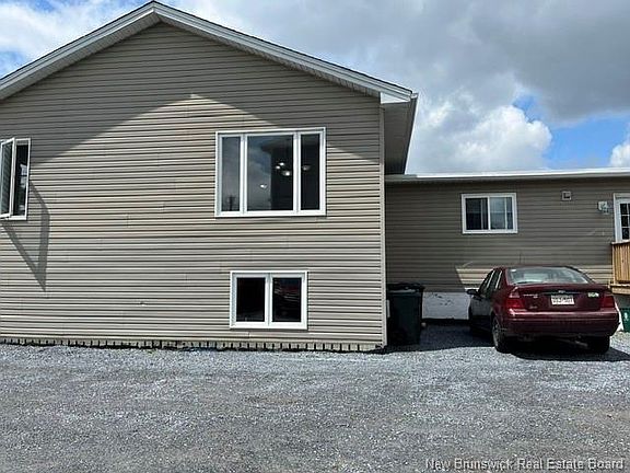 3rd image of 237 Loch Lomond Rd