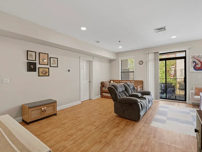 416 Grand St #3B — Photo 7