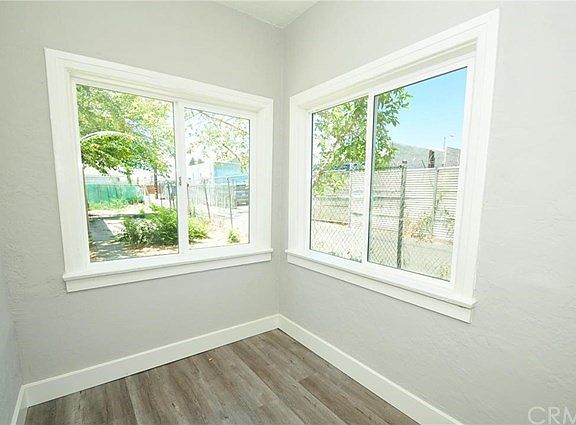 5th image of 108 S Malcolm Ave