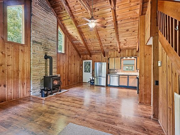 5th image of 31 Wayfarer Ln