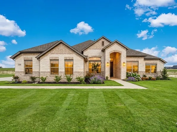 124 Lila Lake Dr, Waxahachie, TX 75165