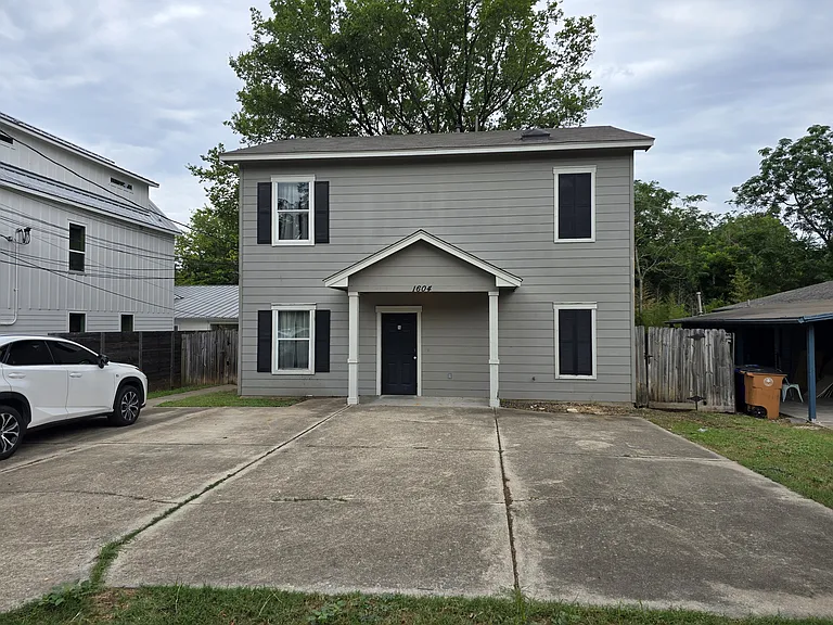1604 Singleton Ave — Photo 2