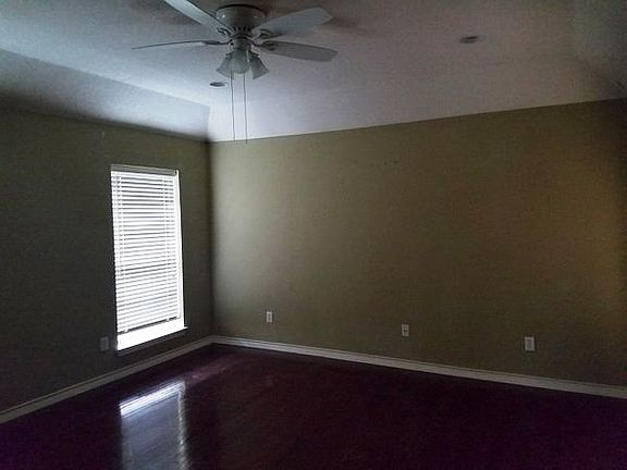 2nd image of 300 Peachtree Ln