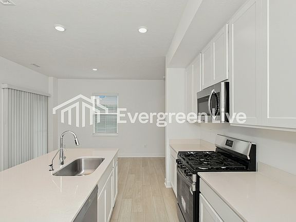 5th image of 8109 Ridge Line Dr