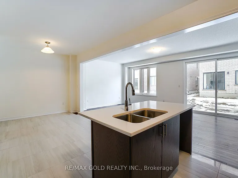 26 Del Grappa St — Photo 14