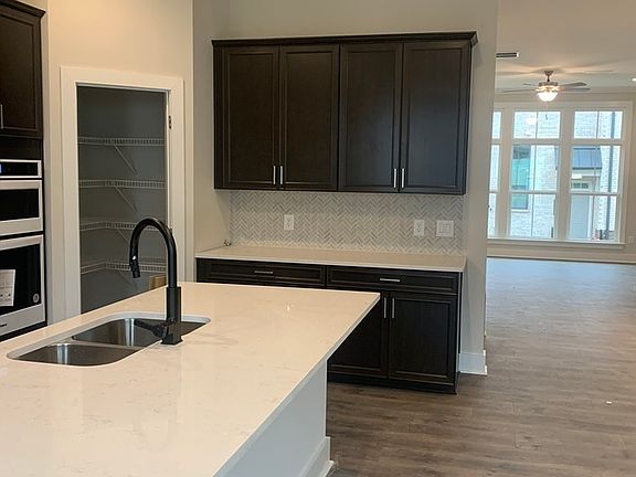 5th image of 235 Fairview Cir
