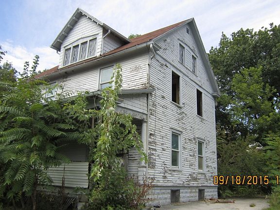 2nd image of 418 Cohasset Dr W
