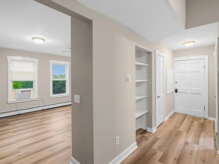 13 Oak St — Photo 8
