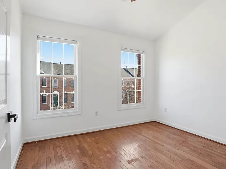 4550 Fair Valley Dr — Photo 23