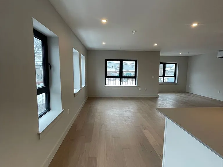 75 Chestnut St #302 — Photo 8