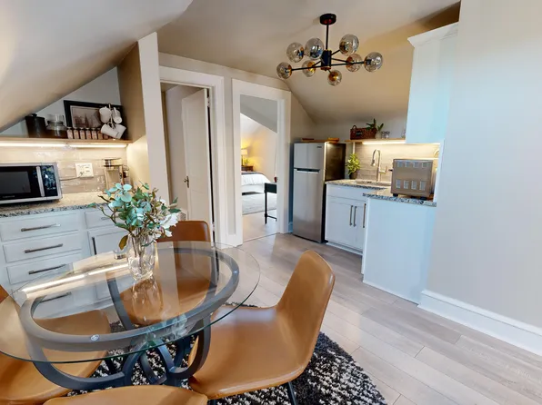 2976 E Derbyshire Rd APT 3, Cleveland, OH 44118