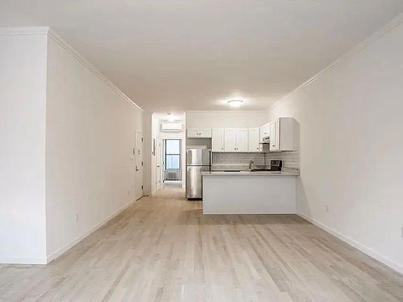 4th image of 667 Franklin Ave #2