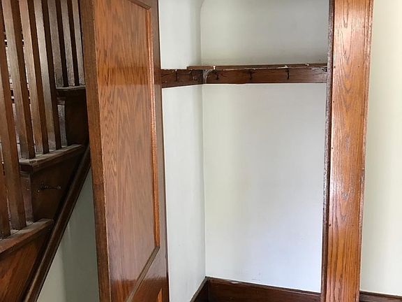 Coat closet