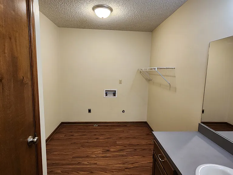 1023 E Redwood Rd — Photo 5